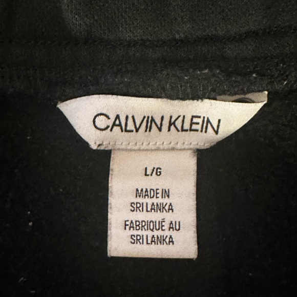 Blk Calvin Klein sweat shorts size large - Picture 2 of 4